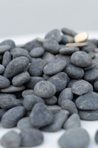 beach pebbles black 16/25 mm